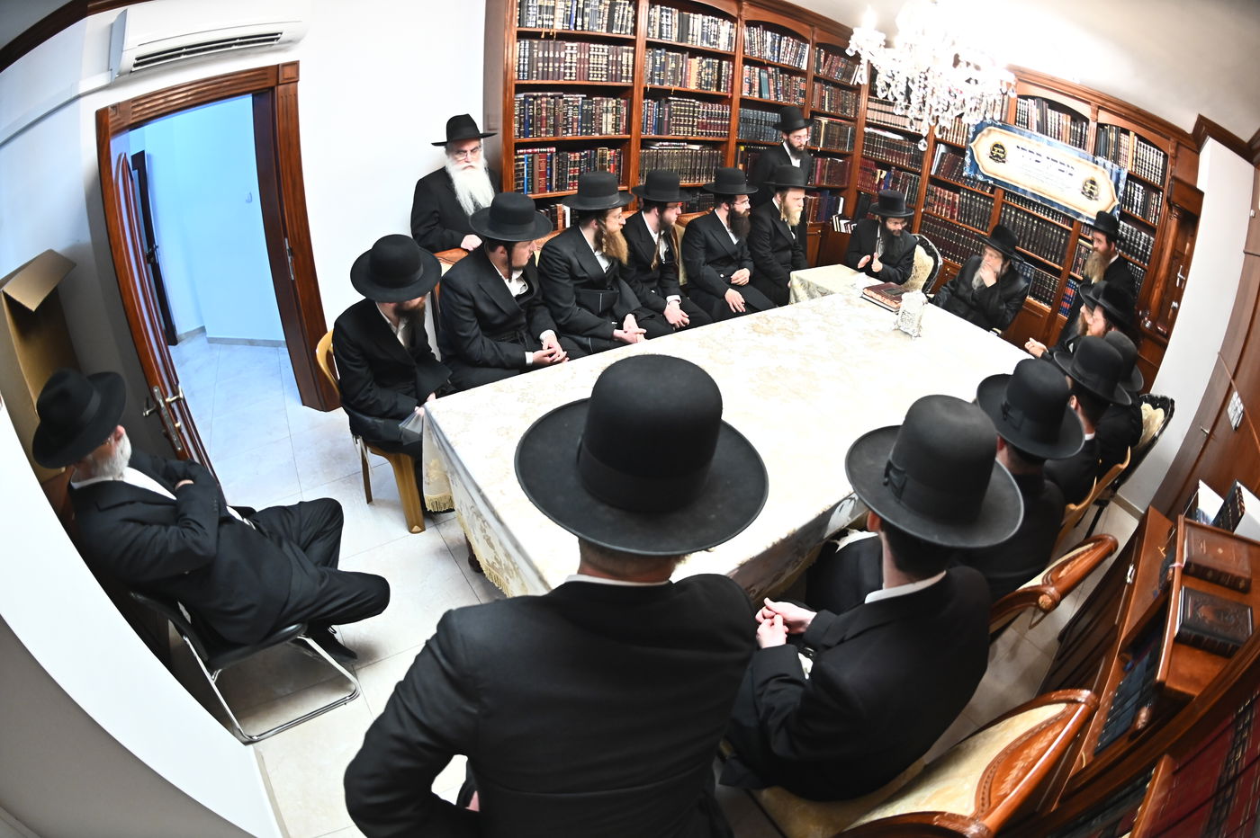 מבחן הוראה בבית האדמו"ר ממודז'יץ