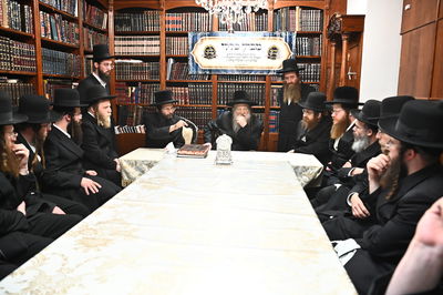 מבחן הוראה בבית האדמו"ר ממודז'יץ