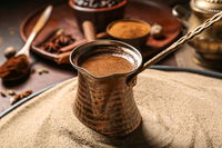 הכנת קפה בג'זווה בחול רותח