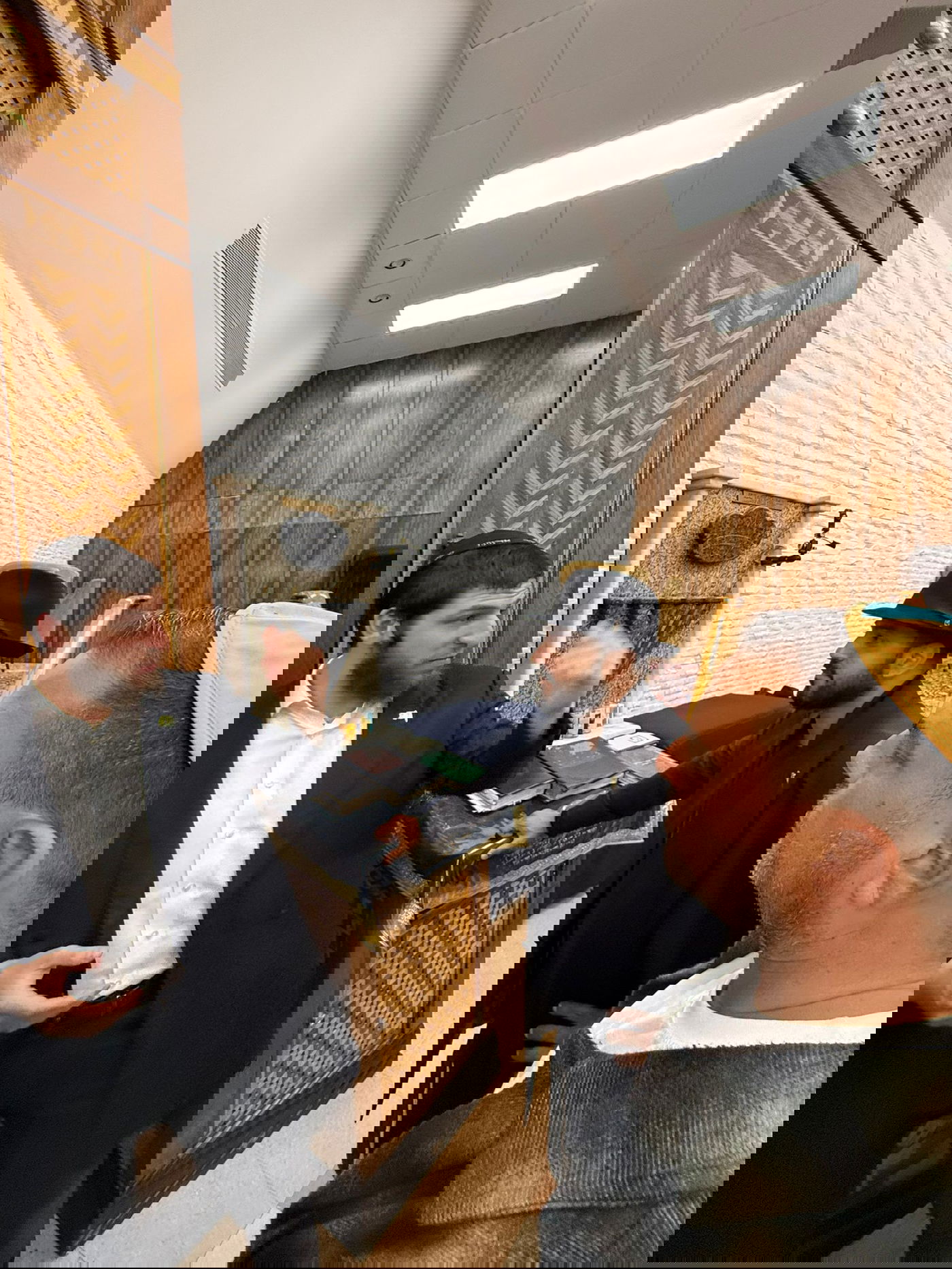 איתי לוי במרכז חב"ד העולמי