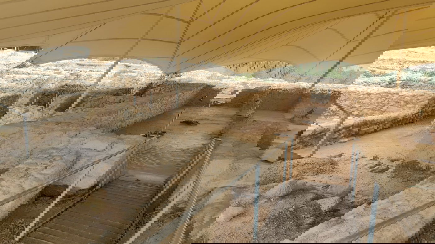 נזקים לאחר השיטפון בבית הכנסת העתיק בגן הלאומי עין גדי