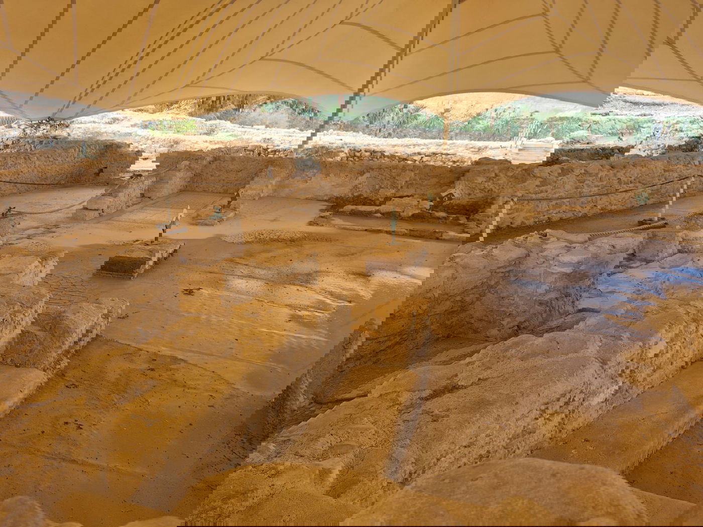 נזקים לאחר השיטפון בבית הכנסת העתיק בגן הלאומי עין גדי