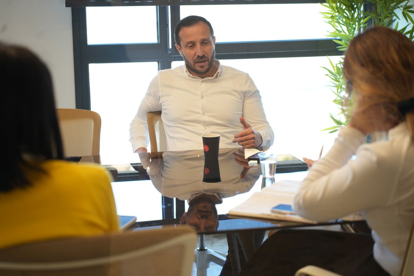 "אנחנו בסוף רוצים לקחת את הפתרונות שאנחנו נותנים לא רק למגזר החרדי, ולהנגיש אותם למגזר החרדי," מסביר לסין