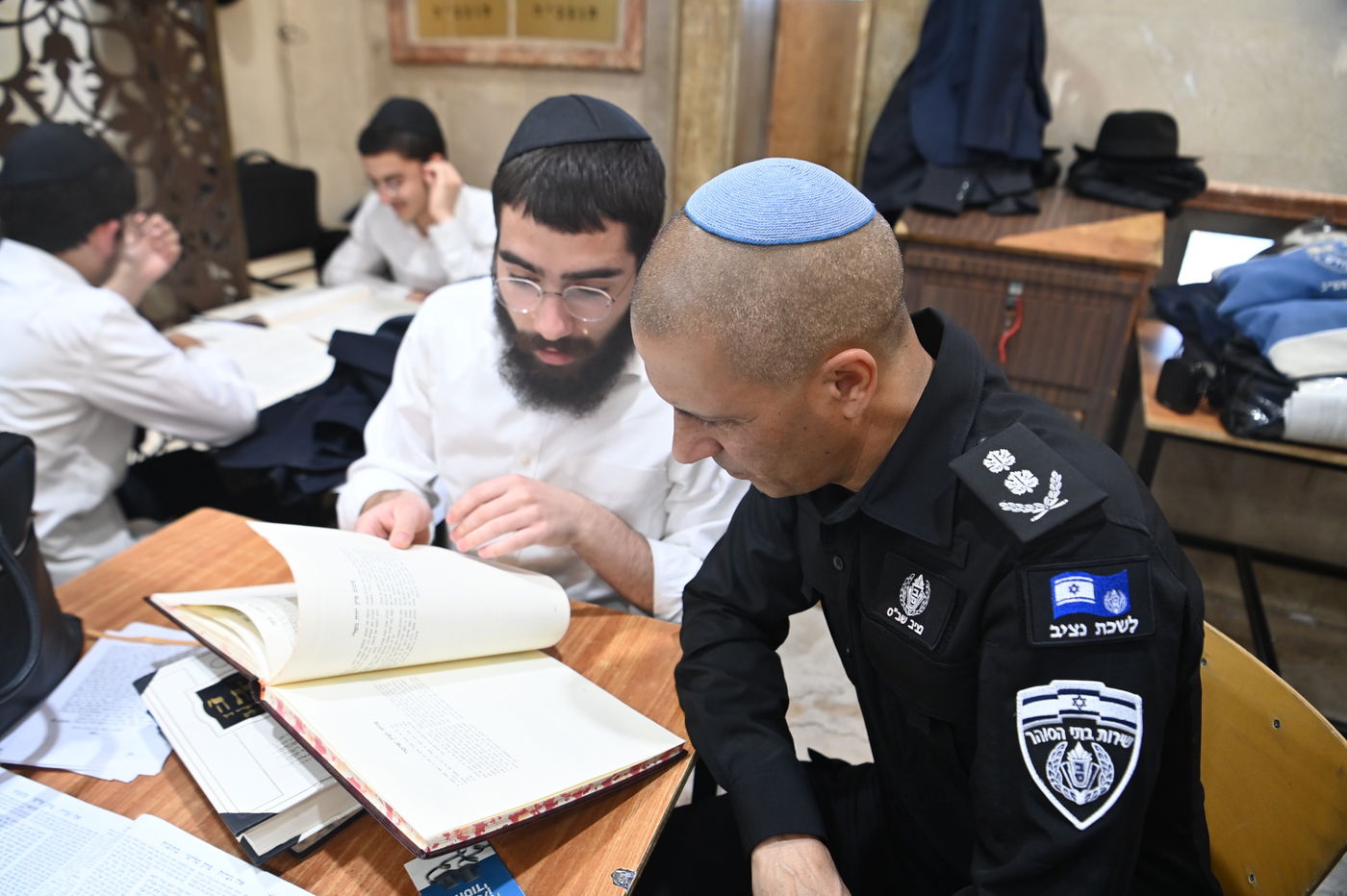 קצינים בכירים משירות בתי הסוהר בביקור בכפר חב"ד