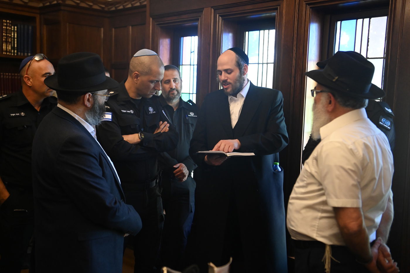 קצינים בכירים משירות בתי הסוהר בביקור בכפר חב"ד