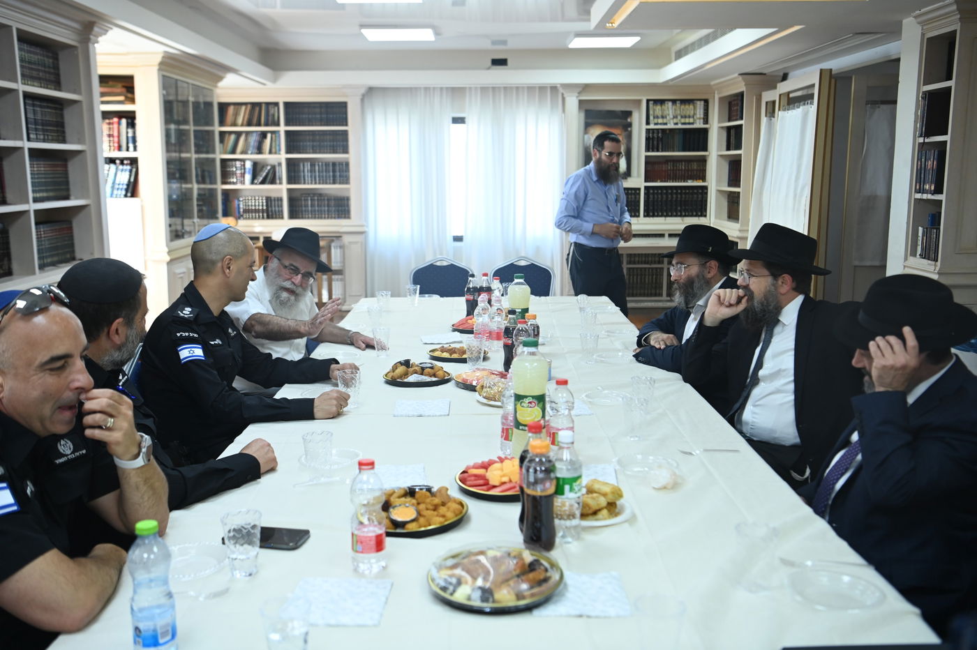 קצינים בכירים משירות בתי הסוהר בביקור בכפר חב"ד