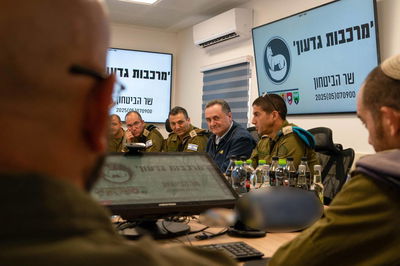 שר הביטחון ישראל כ"ץ בחיתוך מצב באוגדה 162