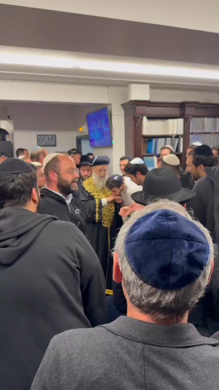 הראשל"צ בבית מדרשו של הגה״צ רבי חיים פינטו