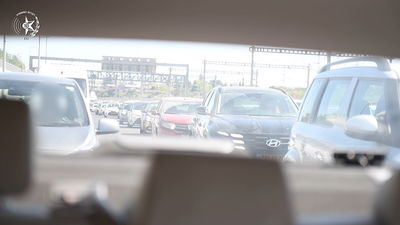 הנהג לשוטרים: "אני בדרך לאשתי החולה ויש פקק" | צפו בתגובה