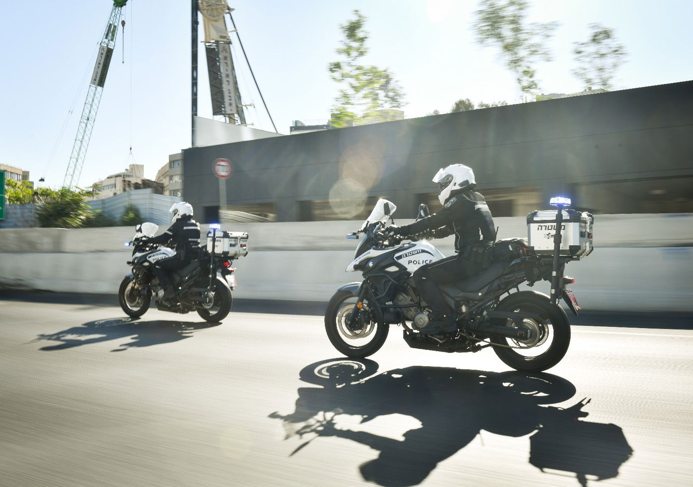 הנהג לשוטרים: "אני בדרך לאשתי החולה ויש פקק" | צפו בתגובה