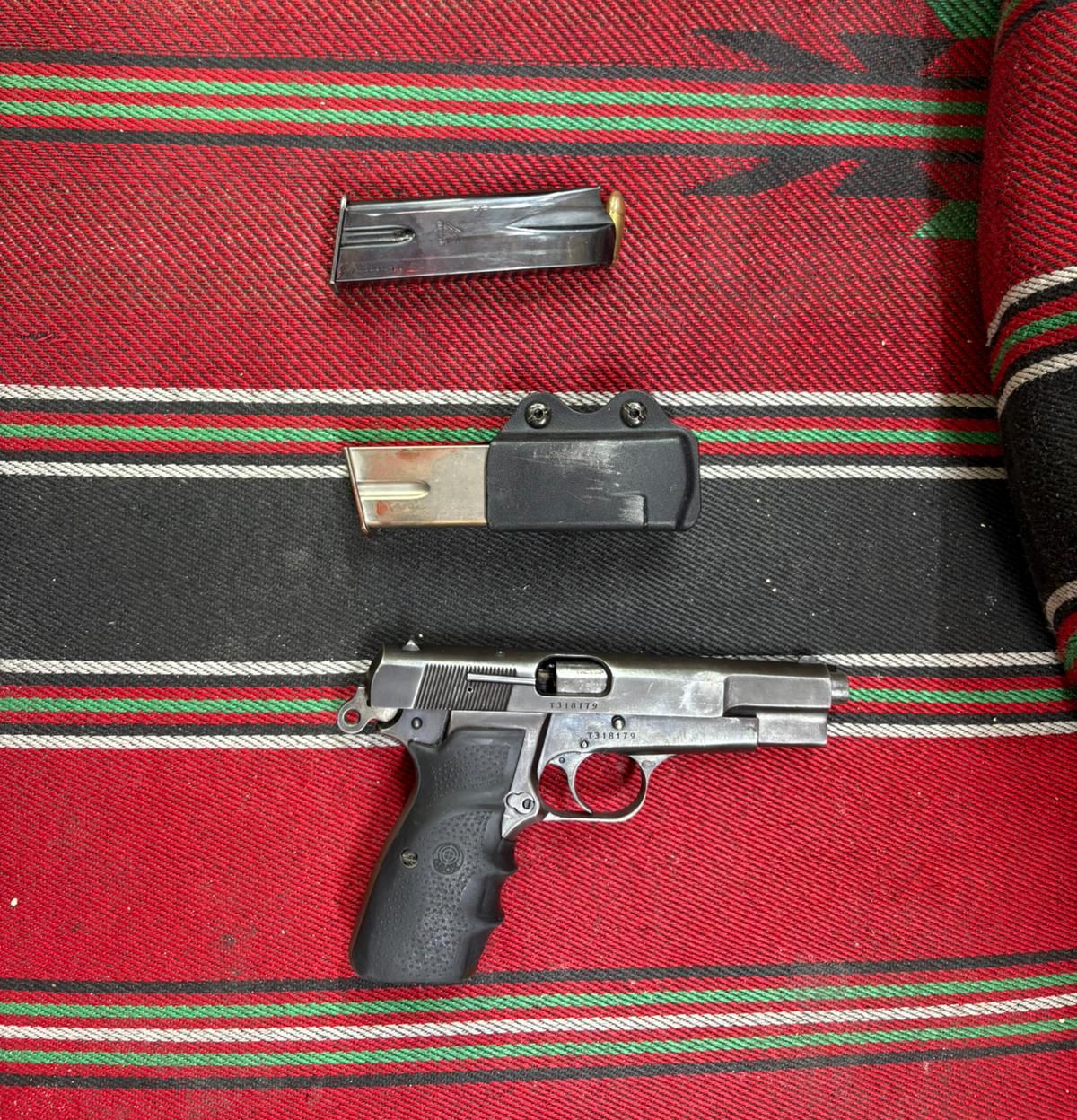 צילום אילוסטרציה של מסתערבי מג"ב איו"ש ותמונות של האמצעים שנתפסו