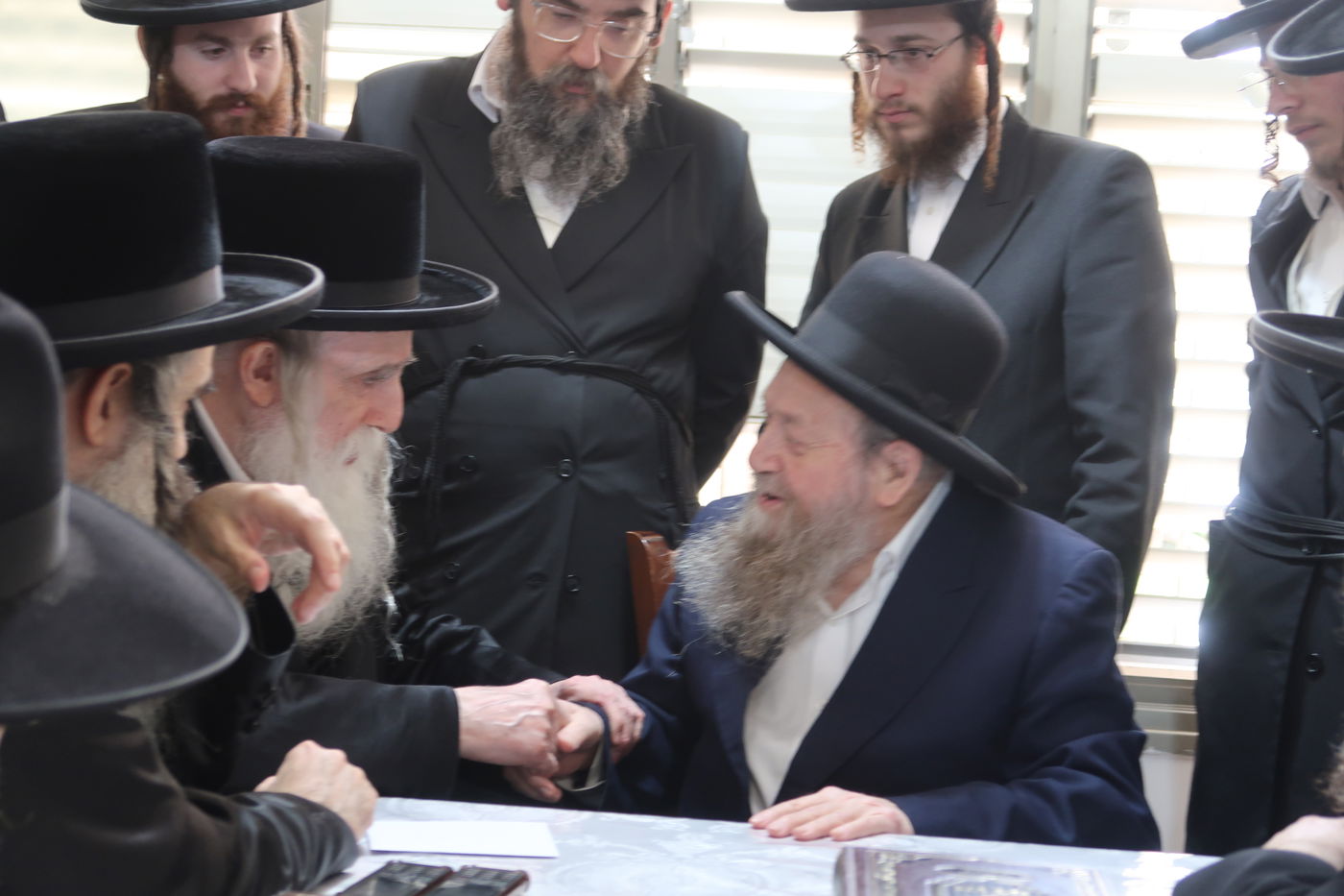 האדמו"ר ממחנובקא בעלזא בביקור אצל הגאון רבי דוד בצרי