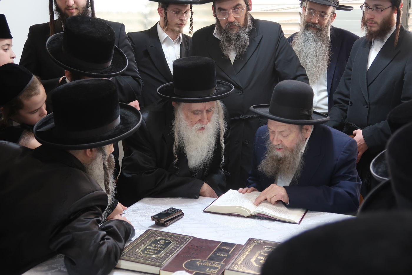 האדמו"ר ממחנובקא בעלזא בביקור אצל הגאון רבי דוד בצרי