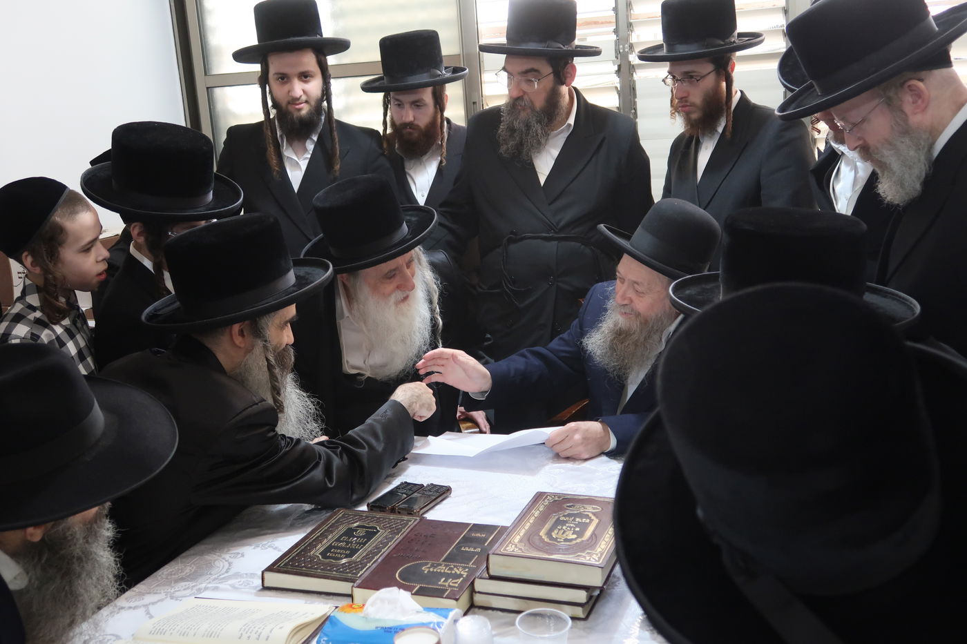 האדמו"ר ממחנובקא בעלזא בביקור אצל הגאון רבי דוד בצרי