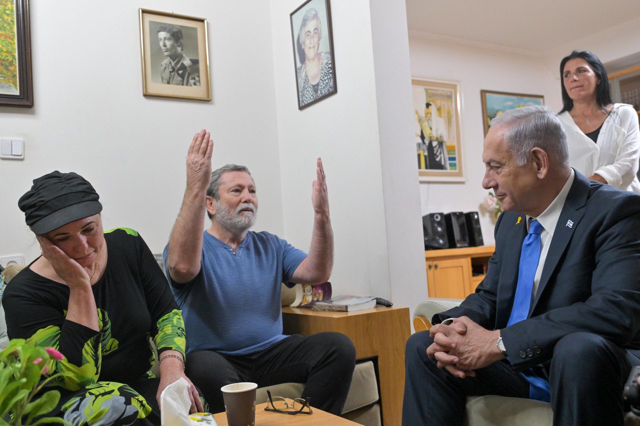 ראש הממשלה נתניהו מעדכן את משפחת פלדמן על השבתו ארצה של צבי פלדמן ז"ל