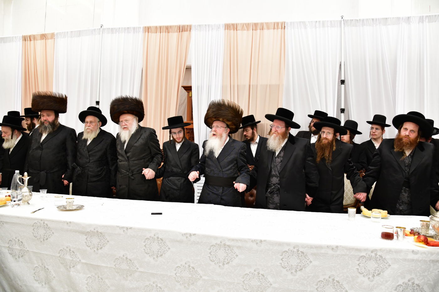 שמחת האירוסין בחצה"ק קרעטשניף ק"ג - קומרנא ב"ש