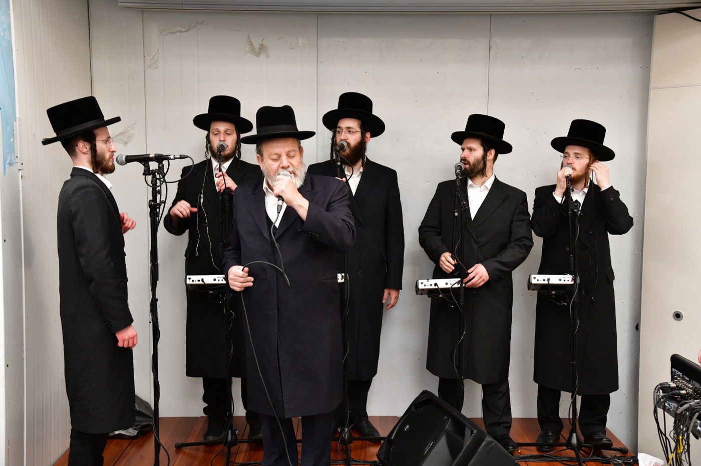 שמחת האירוסין בחצה"ק קרעטשניף ק"ג - קומרנא ב"ש