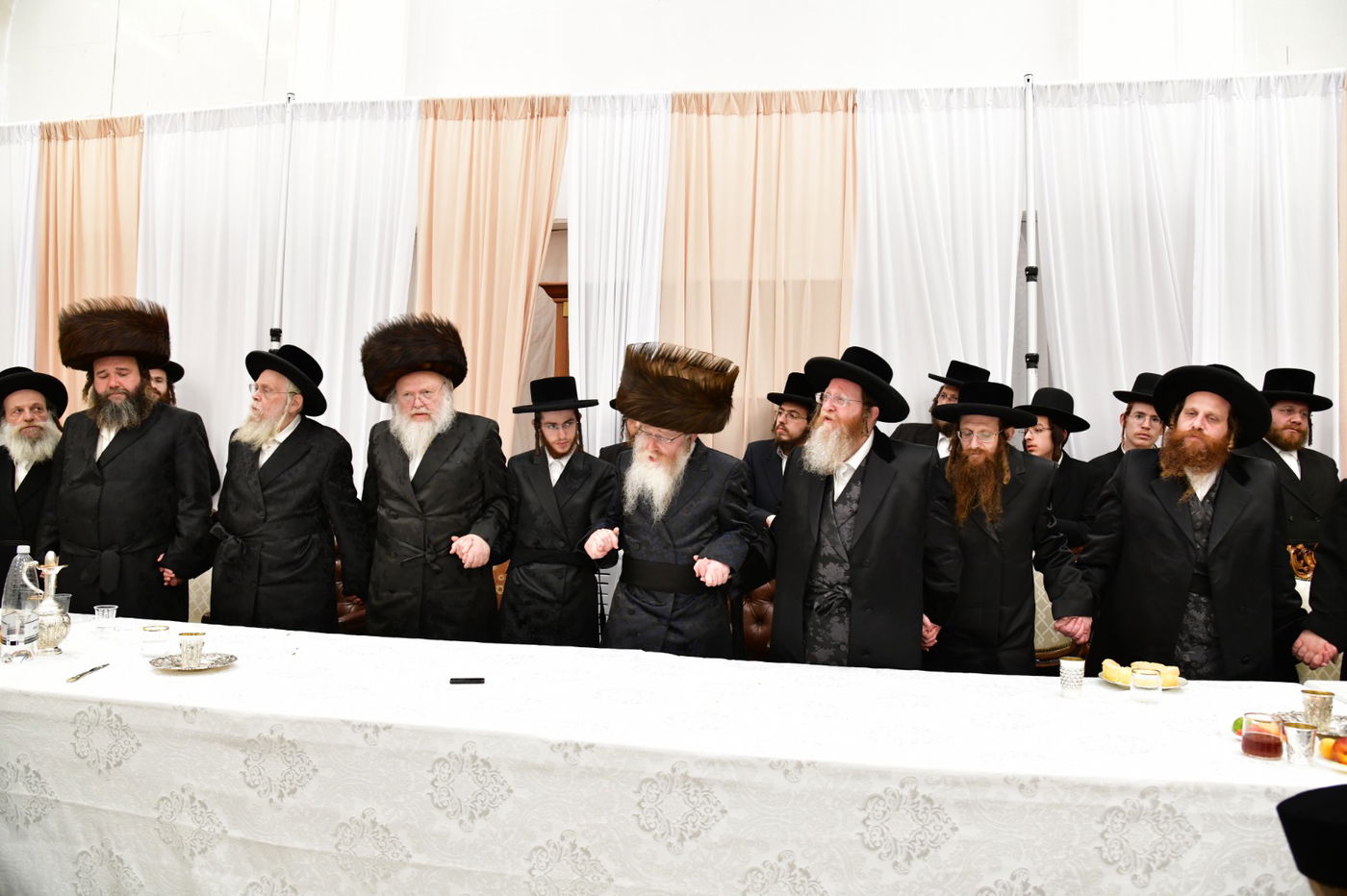 שמחת האירוסין בחצה"ק קרעטשניף ק"ג - קומרנא ב"ש