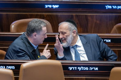 אריה דרעי וישראל כ"ץ במליאת הכנסת