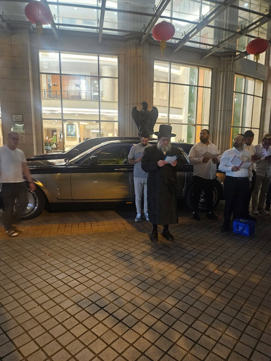 האדמו"ר משאץ אשדוד, בקידוש לבנה בעיר שנחאי במדינת סין