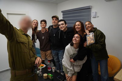 סמ״ר עידן אלכסנדר במפגש המרגש עם משפחתו