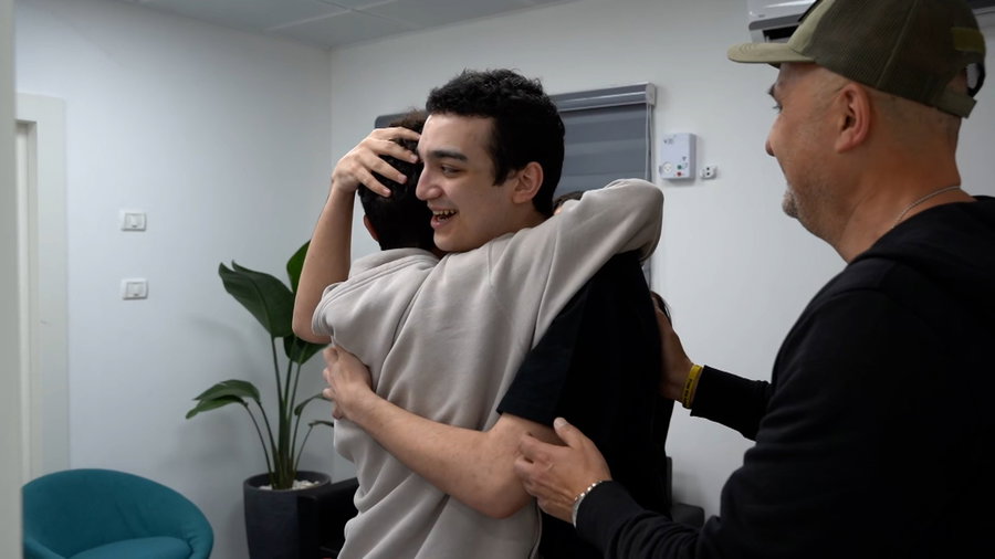 סמ״ר עידן אלכסנדר במפגש המרגש עם משפחתו