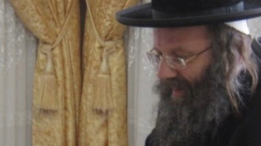 הרב ישראל מאיר גבאי על קברו של רבי חיים ויטאל