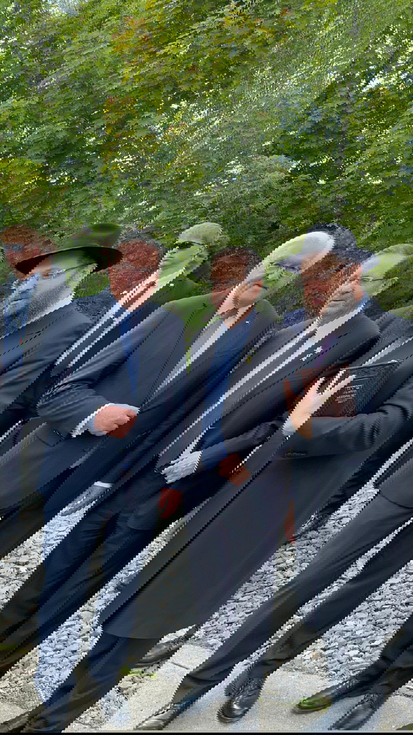 "קל מלא רחמים" עם נשיא גרמניה | צפו