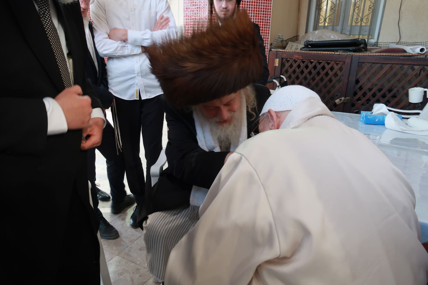 האדמו"ר ממבקשי אמונה בביקור אצל האדמו"ר ר' ברוך אבוחצירא 