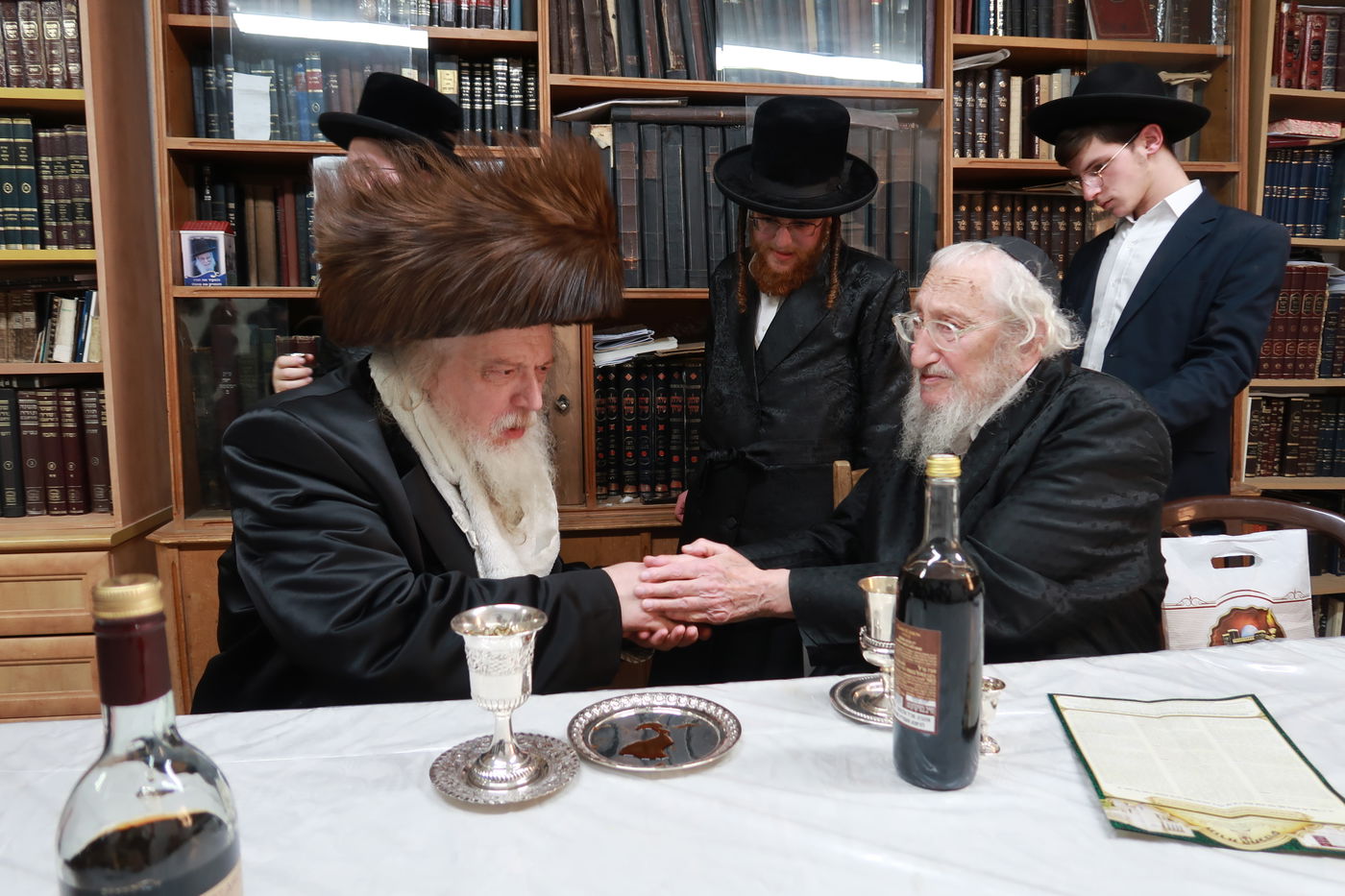 האדמו"ר ממבקשי אמונה בביקור אצל הגר"א לוי