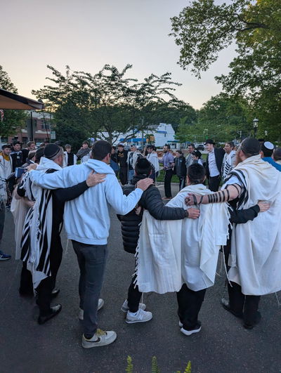 התרגשות בעיירת מגוריו של עידן אלכסנדר: זה מה שערכו שם היהודים | צפו