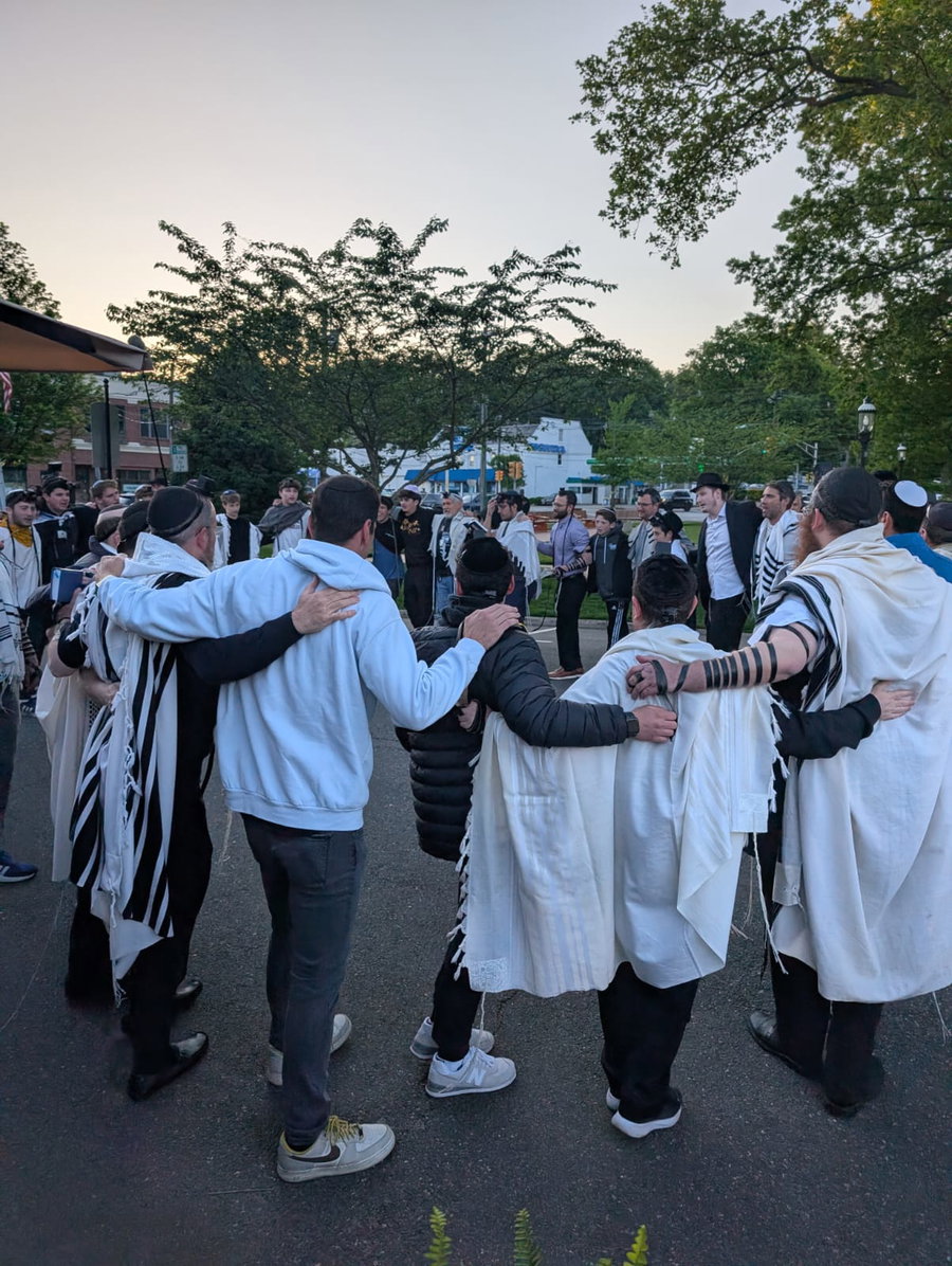 התרגשות בעיירת מגוריו של עידן אלכסנדר: זה מה שערכו שם היהודים | צפו