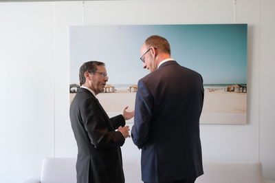 נשיא המדינה יצחק הרצוג הפגישתו עם קנצלר גרמניה החדש פרידריך מרץ