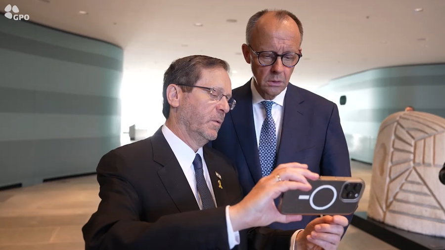 נשיא המדינה וקנצלר גרמניה צופים בשחרורו של עידן אלכסנדר משבי חמאס בשידור חי