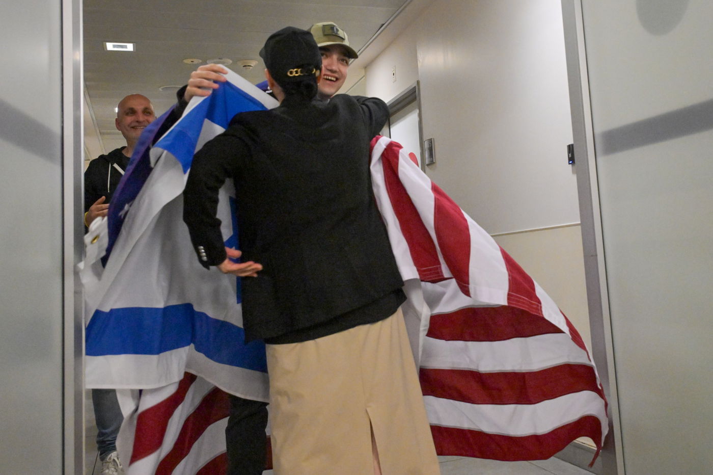 עידן אלכסנדר במפגש עם בני משפחתו ב'איכילוב'