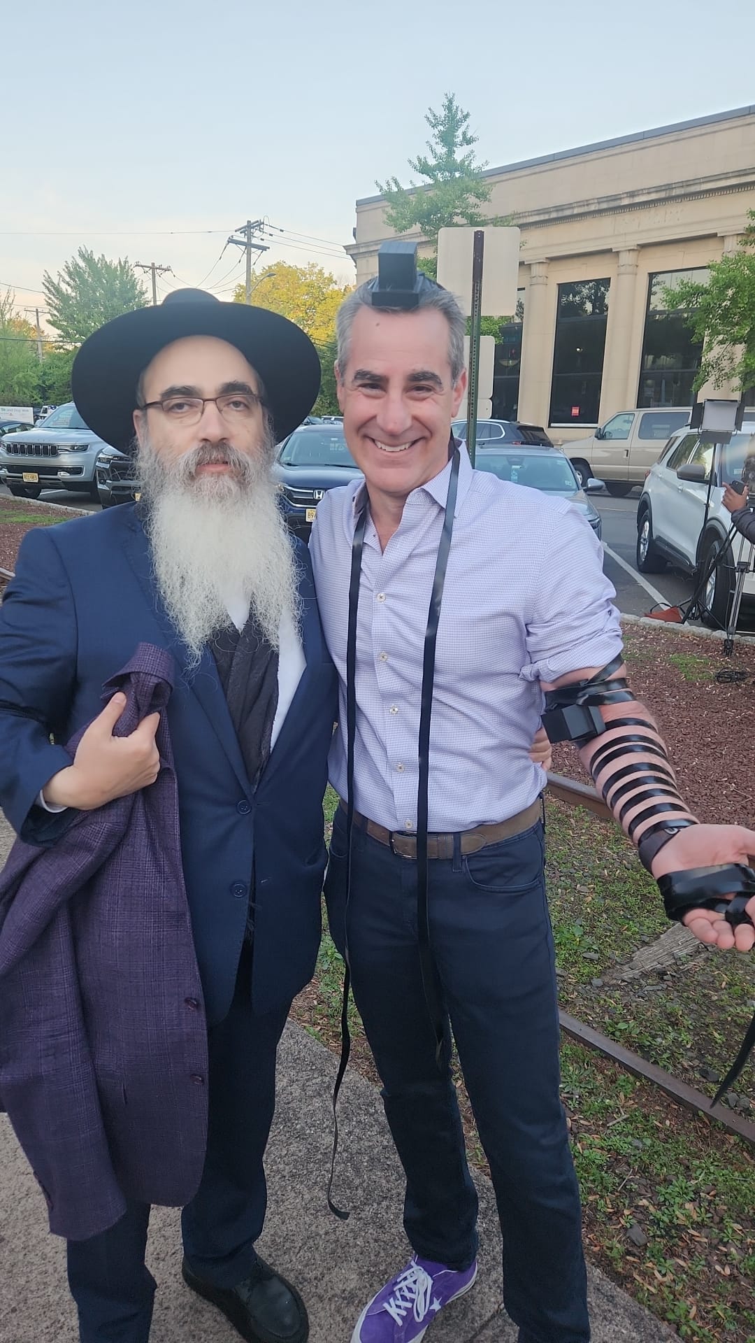 התרגשות בעיירת מגוריו של עידן אלכסנדר: זה מה שערכו שם היהודים | צפו