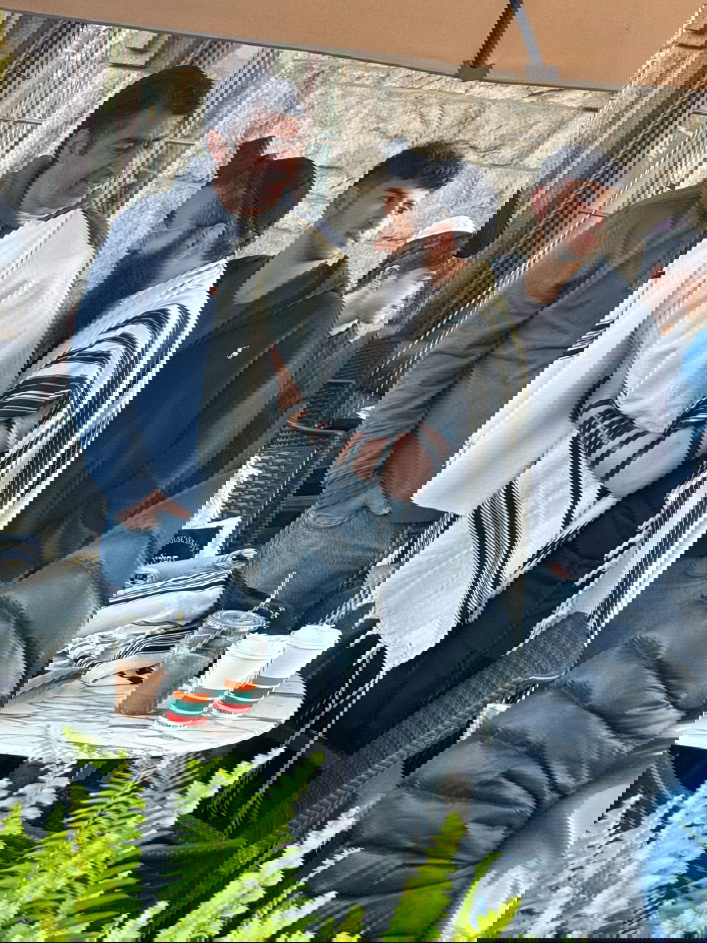 התרגשות בעיירת מגוריו של עידן אלכסנדר: זה מה שערכו שם היהודים | צפו