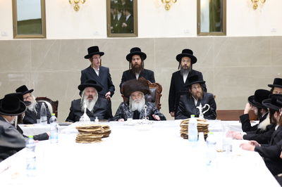 טיש פסח שני בחצה"ק קרעטשניף י-ם