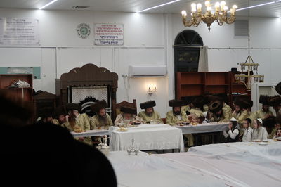 האדמו"ר מתולדות אברהם יצחק, מוצאי שב"ק ב'הר יונה'