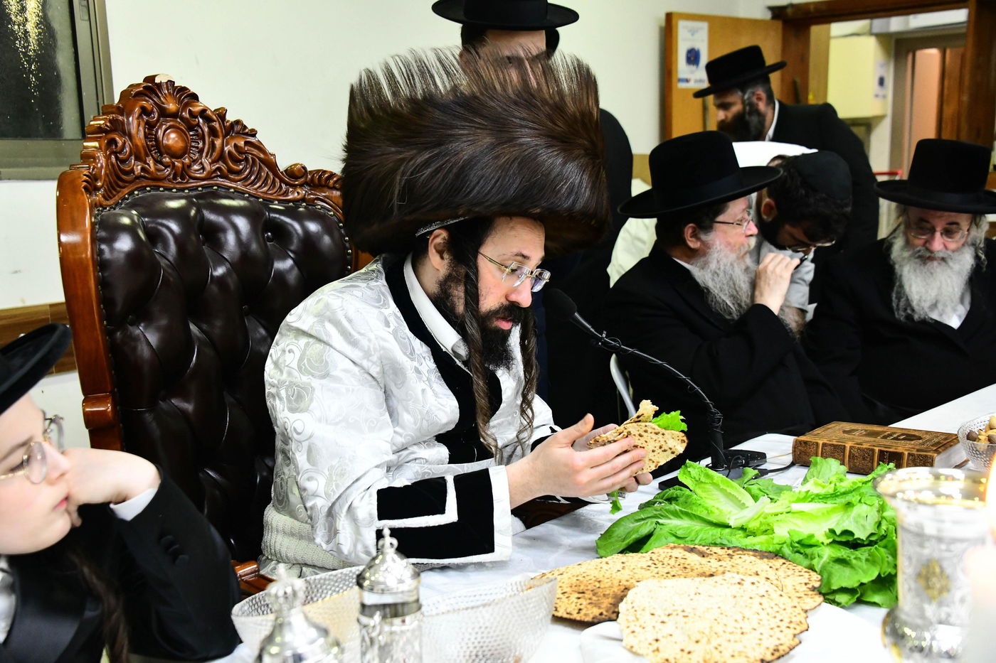 פסח שני בחצה"ק מעז'בוז