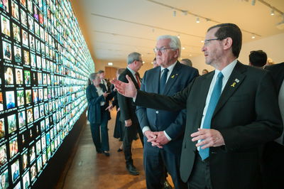 הרצוג ונשיא גרמניה בספריה הלאומית