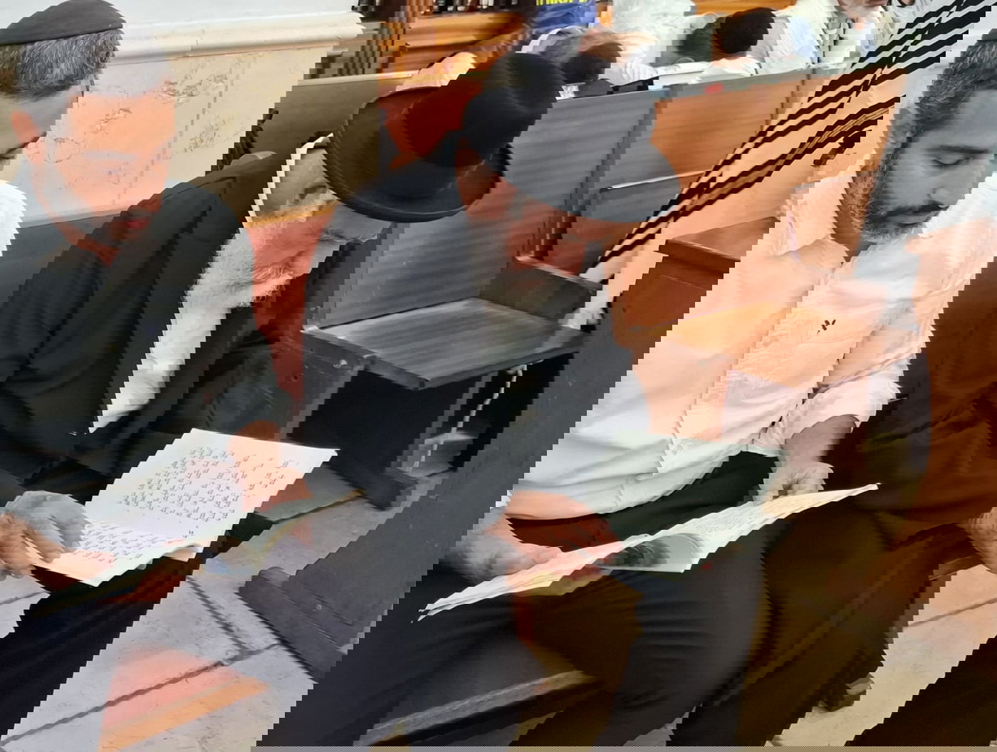 הגר"ש מחפוד בתפילה באתרא קדישא מירון