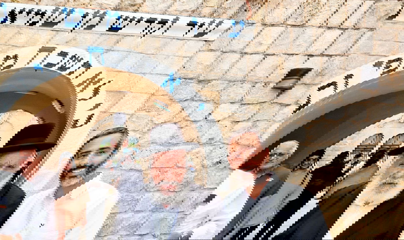 הגר"ש מחפוד בתפילה באתרא קדישא מירון