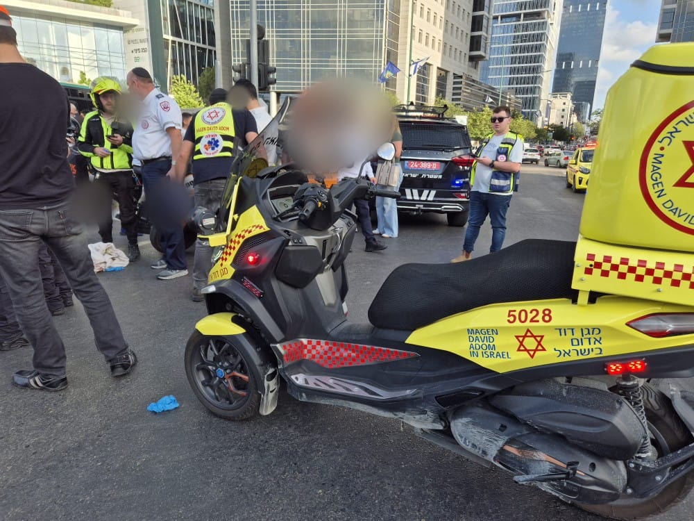 נלכד מתחת לגלגלי הרכב: הרוג בתאונה קטלנית ונוראה בבני ברק