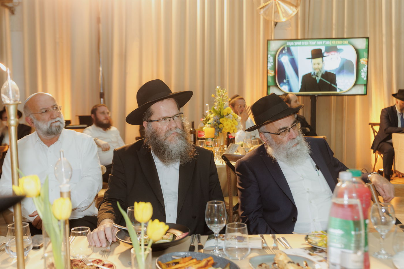 במרכז: הרב מאיר אשכנזי