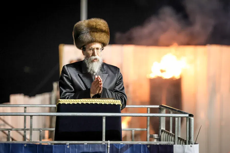 הרבי מבויאן בהדלקה