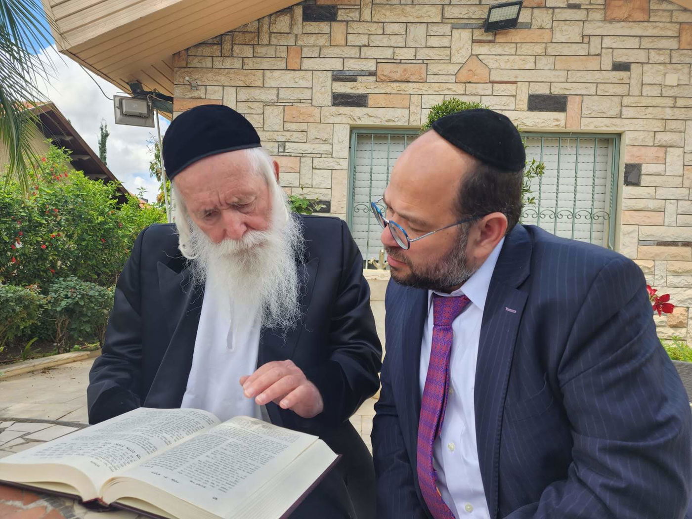 "בחביבותא" | הרב גרוסמן עם כותב השורות בלימוד חסידות