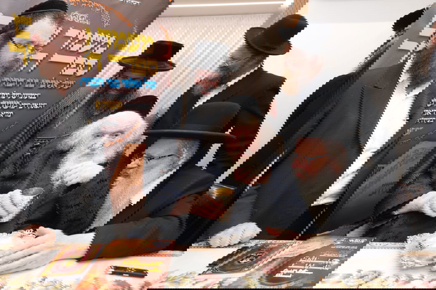 במעמד רווי הוד, התכנסו בני העלייה המופלגים למעון לשכת הגזית שבדור, בית פוסק הדור הגאון רבי משה שטרנבוך