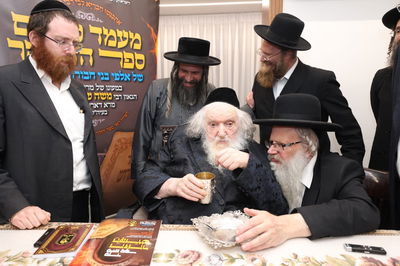 במעמד רווי הוד, התכנסו בני העלייה המופלגים למעון לשכת הגזית שבדור, בית פוסק הדור הגאון רבי משה שטרנבוך