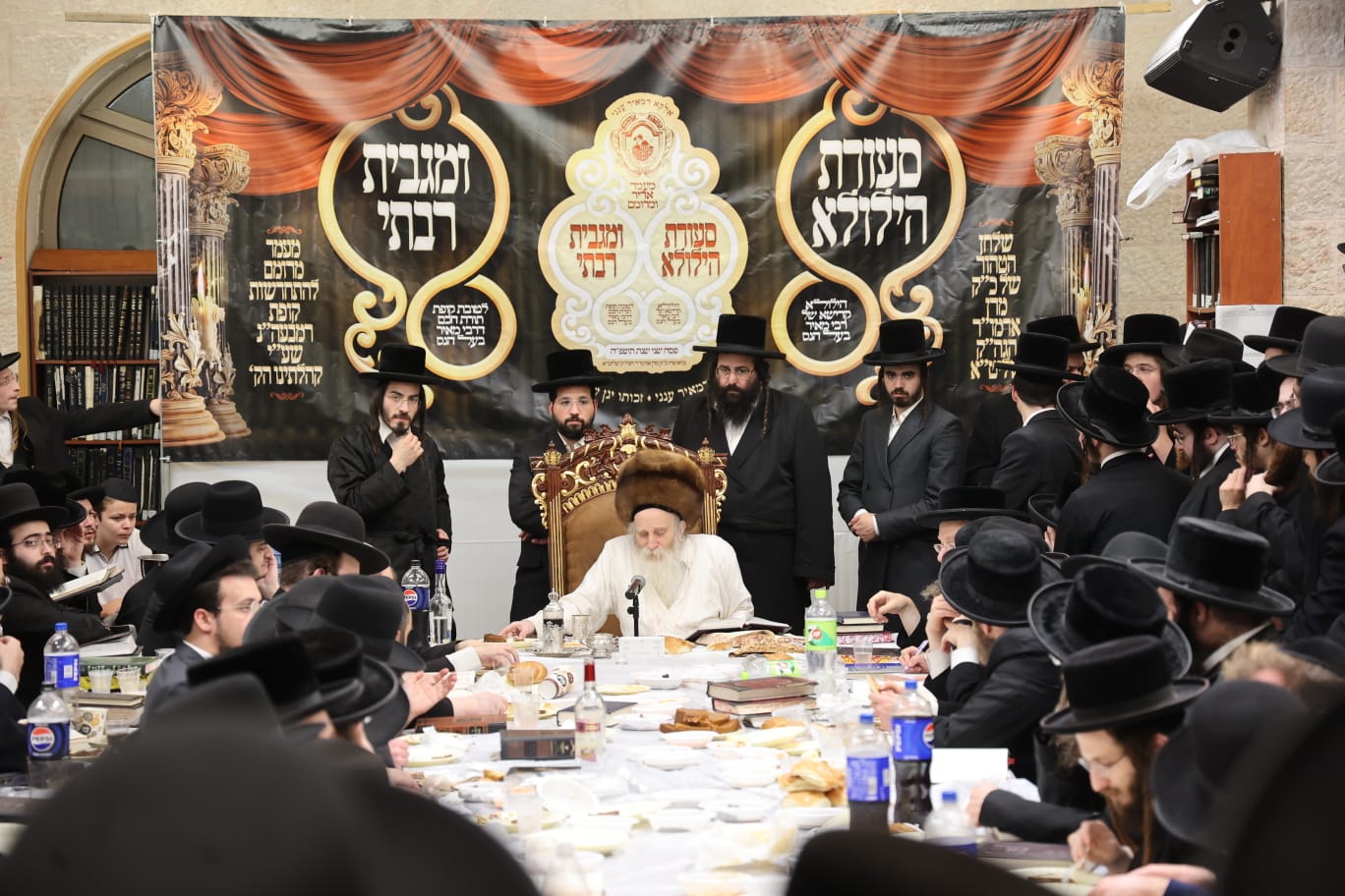 הגה"צ רבי יצחק מאיר מורגנשטרן בטיש לרגל פסח שני